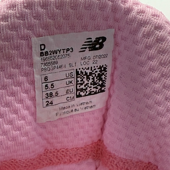 New Balance Two Way v3 Neon Pink Orchid Basketball Shoe 6 - Picture 3 of 3